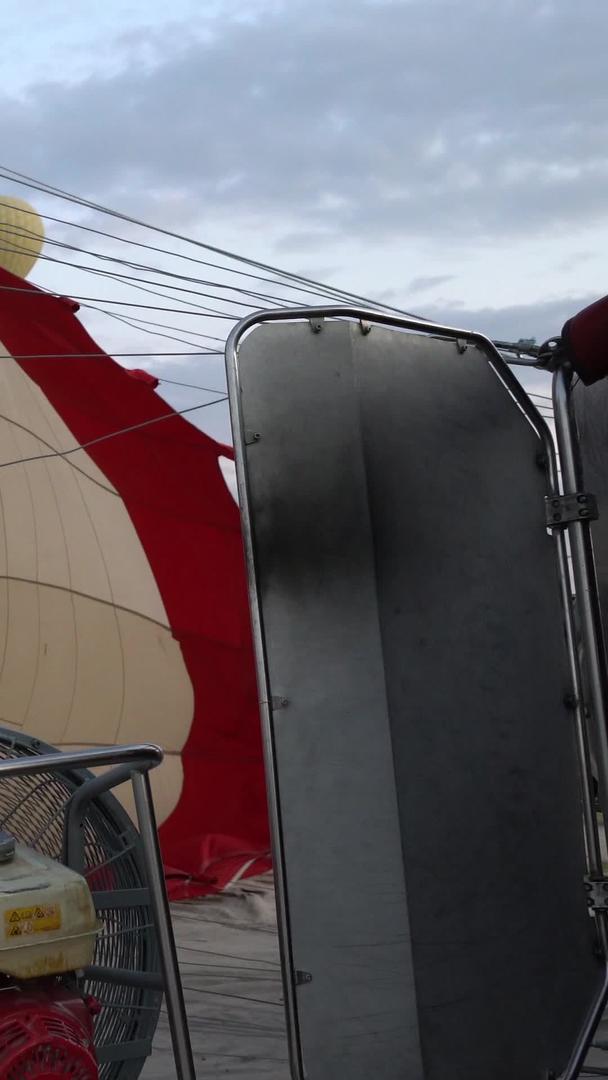 热气球充气全过程实拍集合视频的预览图