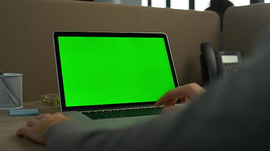 触摸板绿幕用于笔记本电脑视频的预览图