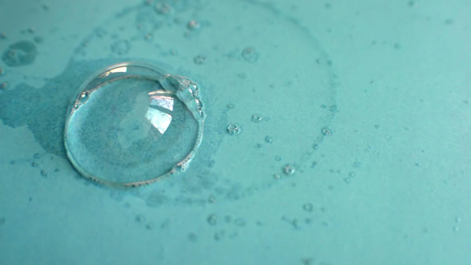 肥皂泡巨大的多重肥皂泡艺术肥皂泡吹泡泡视频的预览图