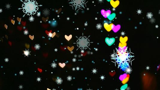 雪花、六星枝、短刺、冰尘颗粒元素、圣诞节和平安夜背景视频的预览图