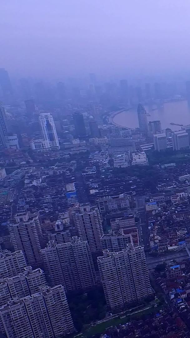 上海陆家嘴CBD航拍在黎明视频的预览图