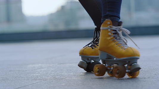 溜冰鞋视频的预览图