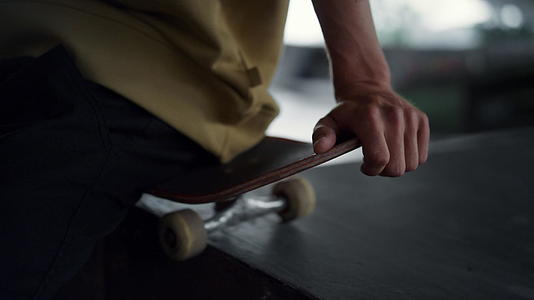 活跃的滑板公园滑板公园视频的预览图