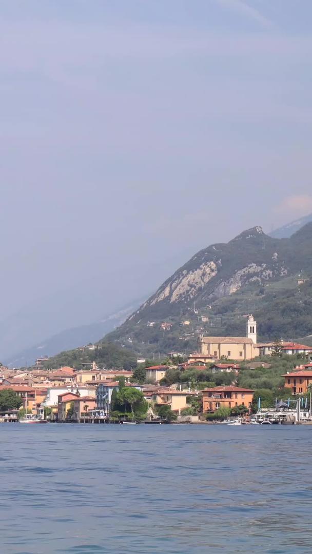 延时视频视频在意大利加尔达湖畔小镇视频的预览图