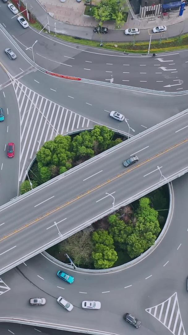 航拍城市三层立体交通道路交通十字路口车流视频的预览图