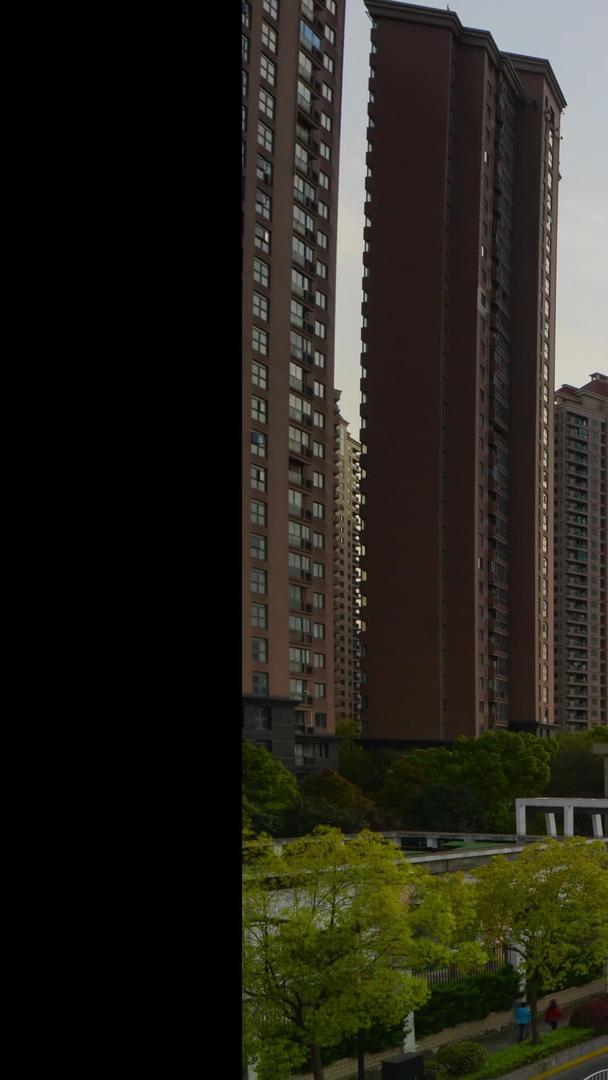 上海街道高架立交车流晚霞延迟视频的预览图