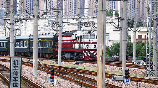 4K上海南火车和谐号视频的预览图