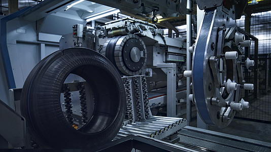 现代化工业机器自动运转的技术工厂轮胎视频的预览图