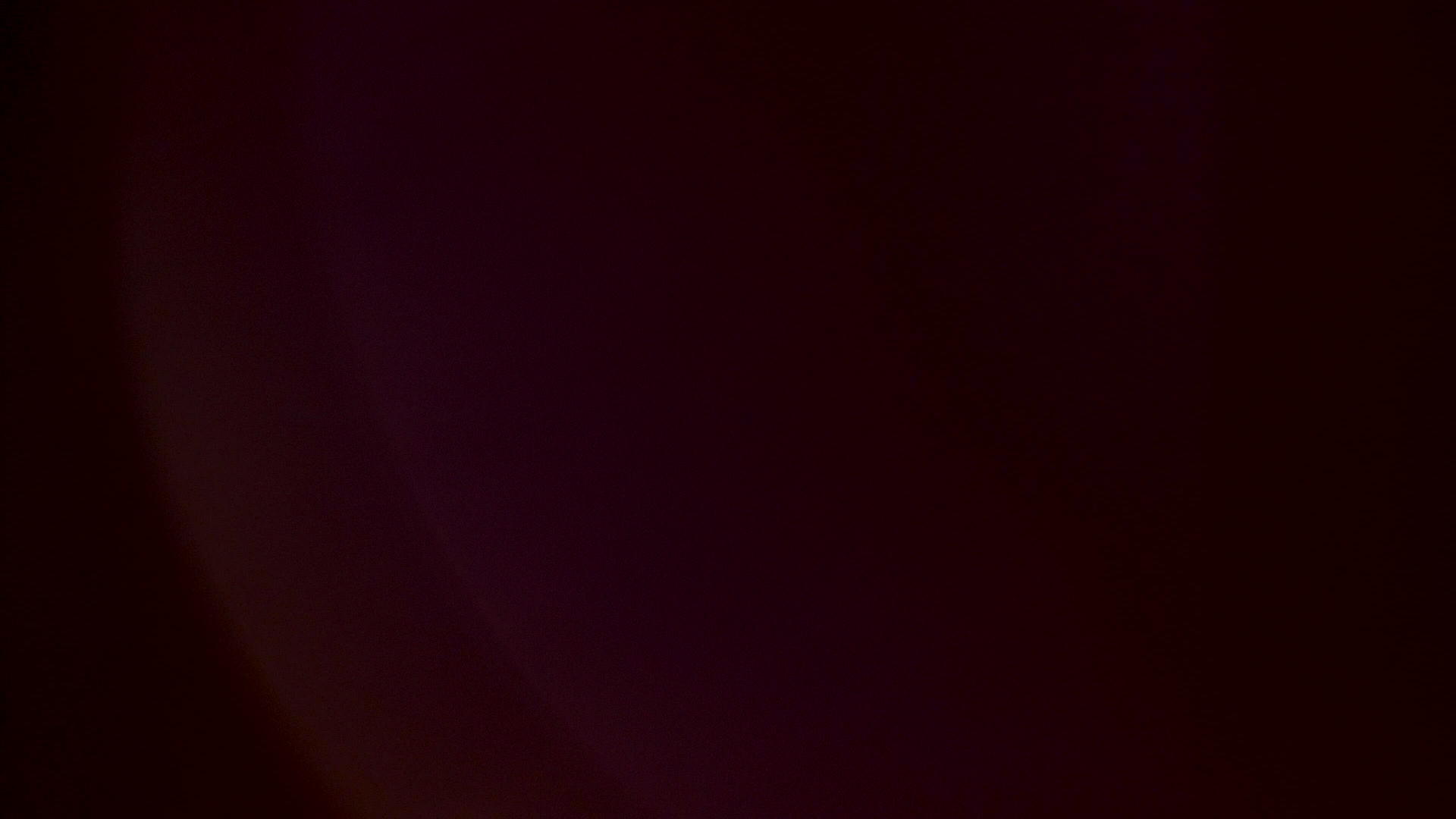 在黑暗背景的框架上盘旋的灯光形状视频的预览图