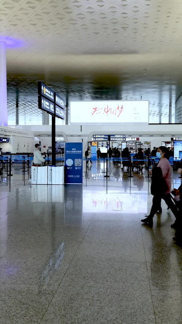 国内机场出发大厅大范围延迟视频素材视频的预览图
