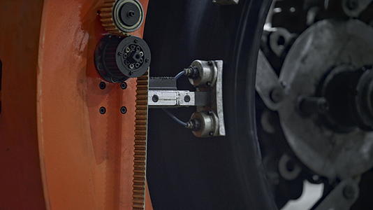 工艺车间机械橡胶轮胎详细制造工艺视频的预览图