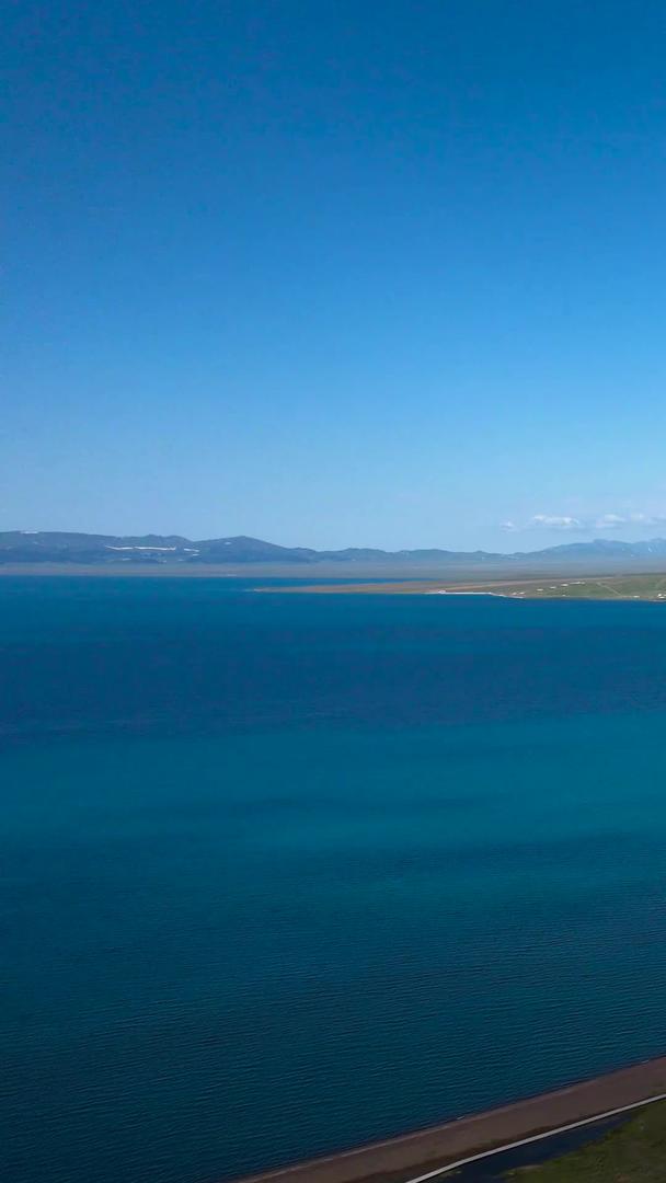 赛里木湖风光视频航拍天山下5A风景区视频的预览图