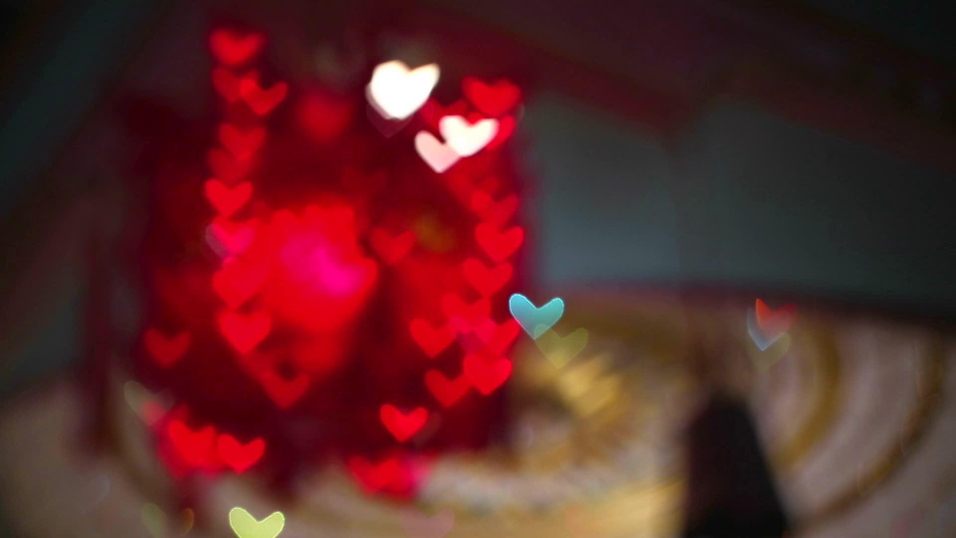 灯笼滚动模糊的心挂在情人节1号的牢房上视频的预览图