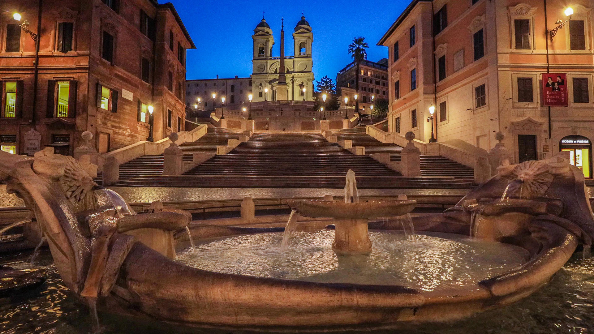 罗马著名旅游景点西班牙广场夜景实拍视频视频的预览图