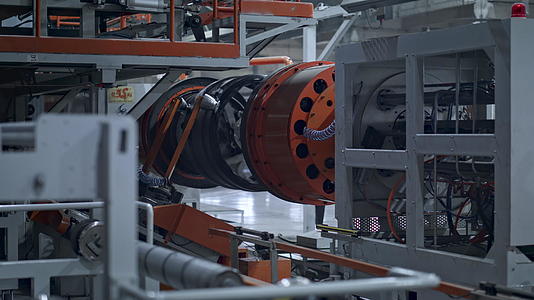 技术车间用橡胶带旋转轮胎制造机视频的预览图