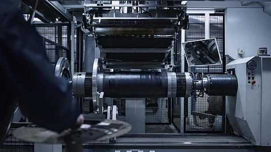 工厂生产新型橡胶设备的技术轮胎生产机视频的预览图