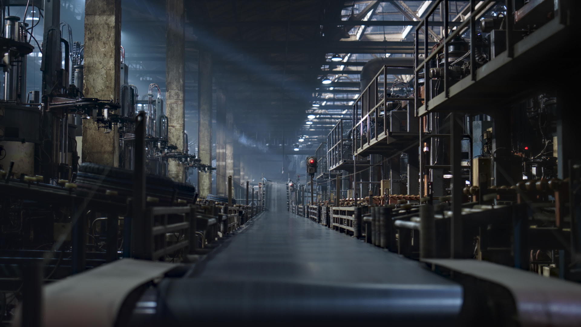 特写轮胎厂输送机在汽车自动化车间移动生产视频的预览图