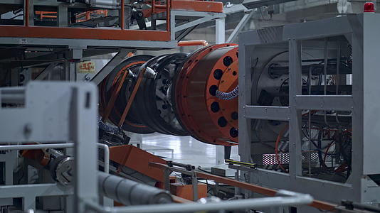 工业车间轮胎制造机构的工作流程视频的预览图
