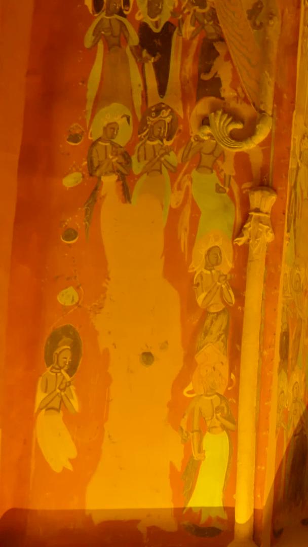 敦煌莫高窟洞穴佛像壁画视频的预览图
