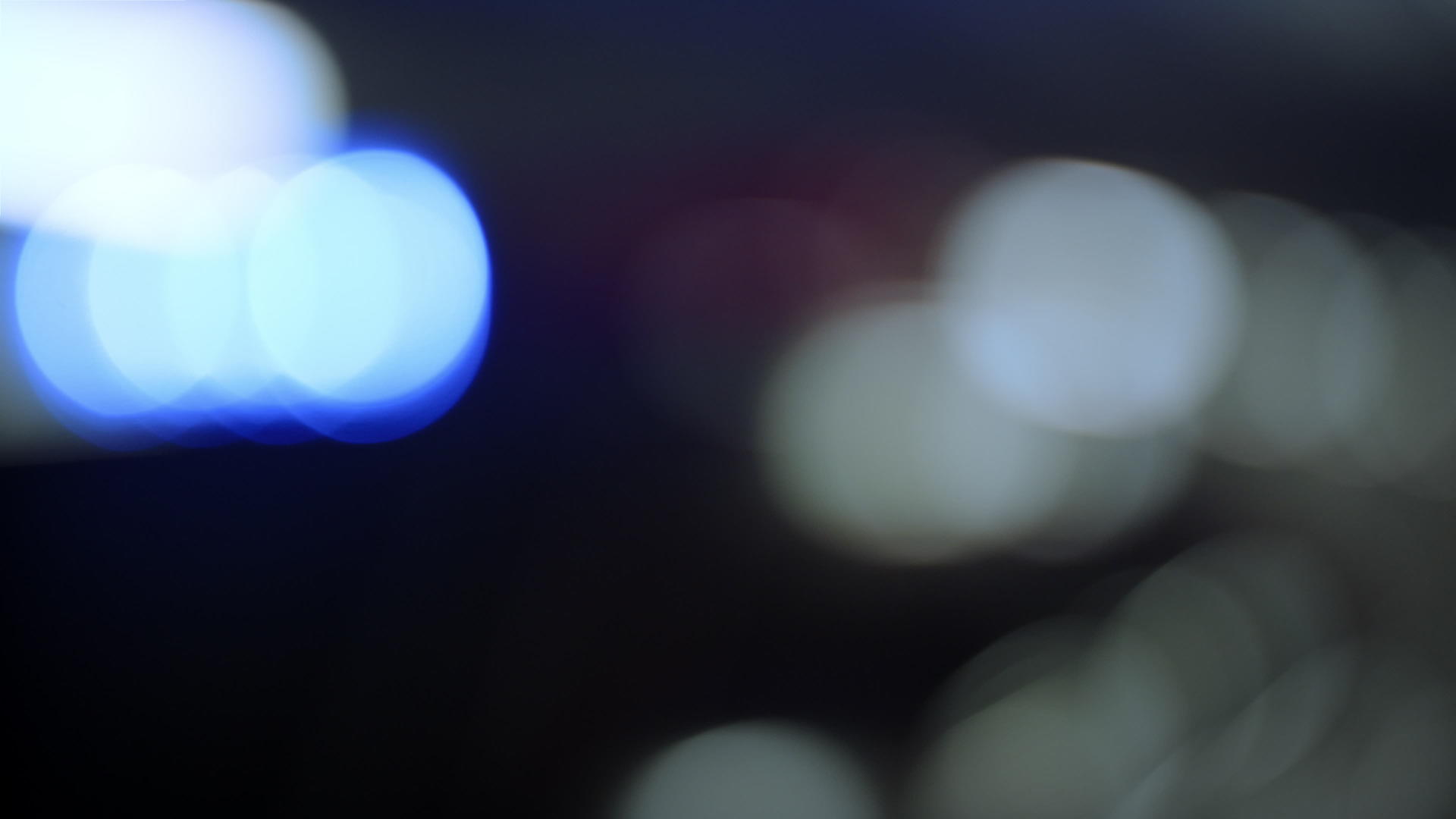 巡逻车顶部的警灯闪烁视频的预览图