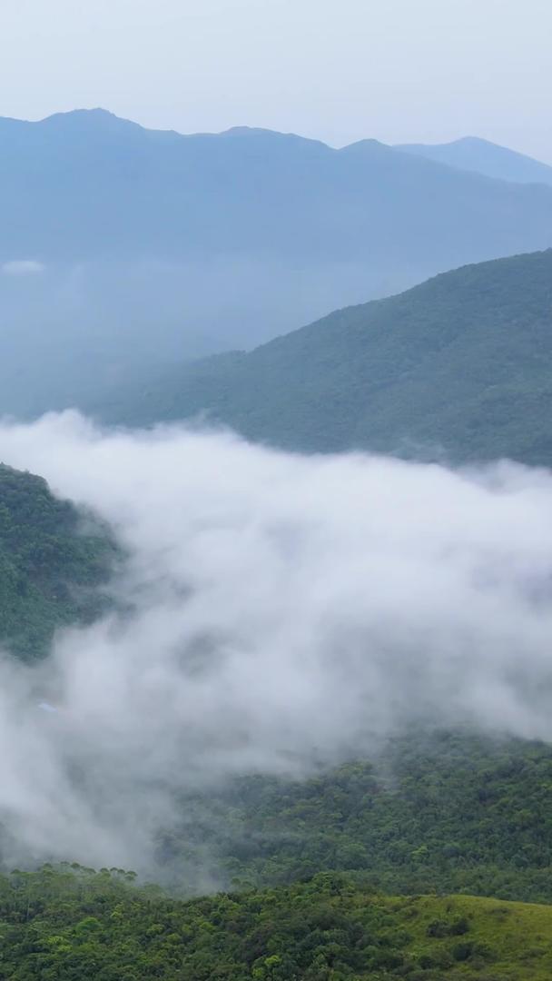 风景发电机云雾缭绕航拍视频的预览图