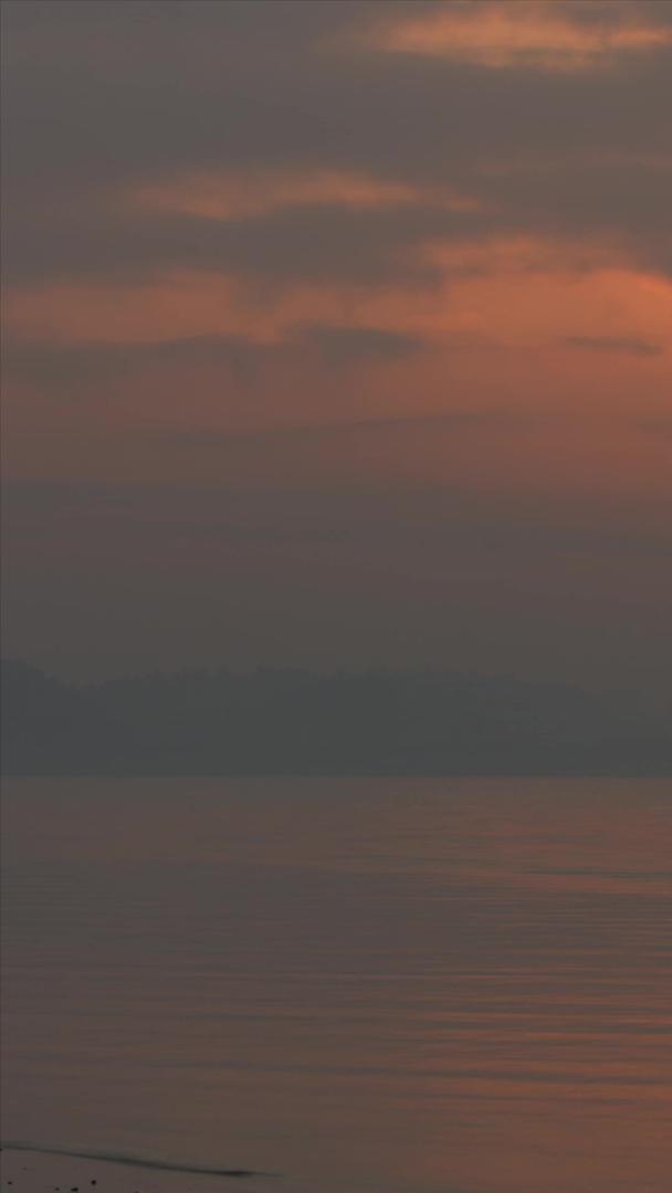 延时实拍江上日出视频的预览图