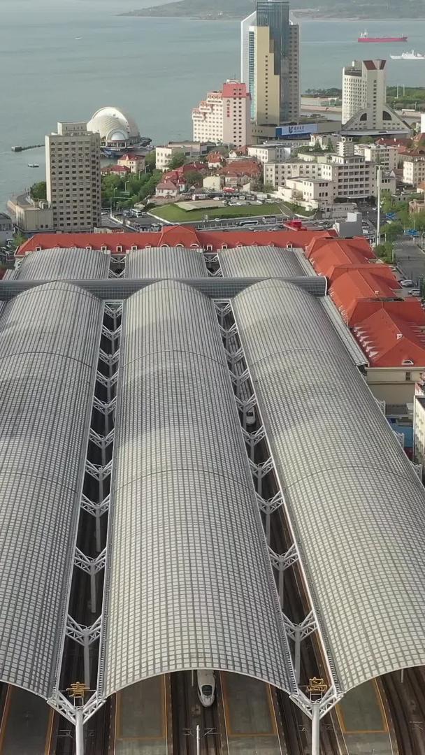 城市交通高铁站航拍视频视频的预览图