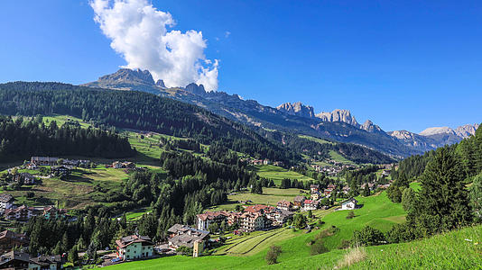 欧洲意大利阿尔卑斯山区自然风光延时视频视频的预览图