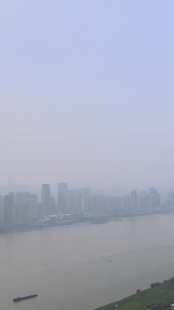 武汉地标金融中心航拍风景城市长江江景城市素材视频的预览图