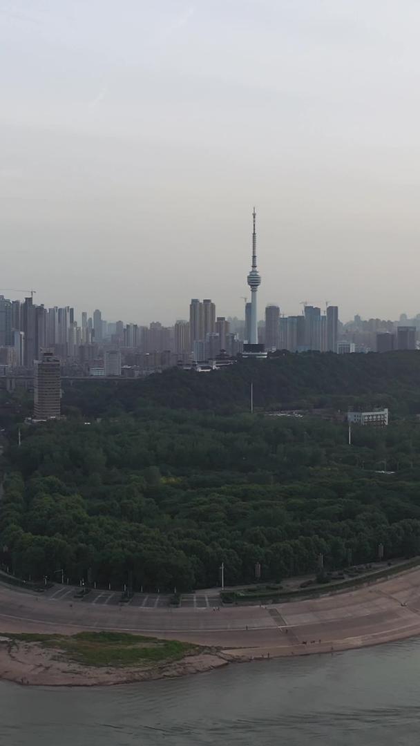航拍风景城市武汉地标长江与汉江交汇处南岸嘴江景观视频的预览图
