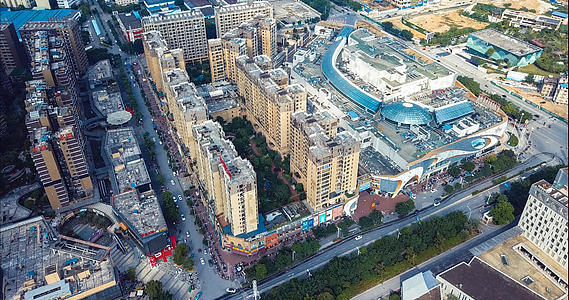 4k高清航拍桂林漓东七星万达广场商业区视频的预览图