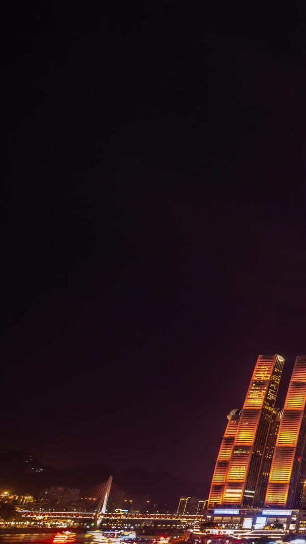 重庆朝天门来福士广场在月光下起航夜景延迟视频的预览图