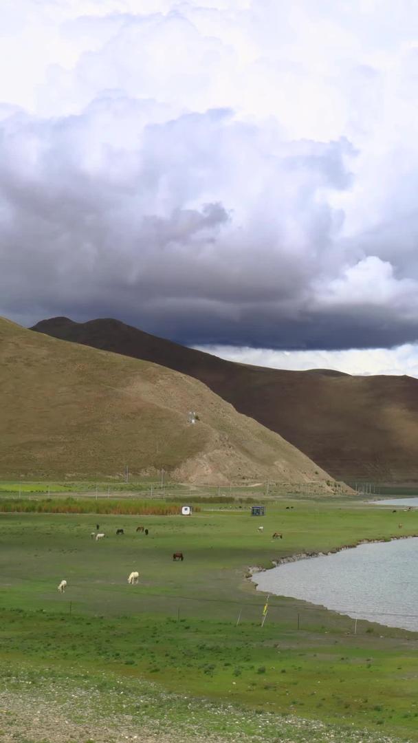 高原湖光山色的西藏大气磅礴的延时视频视频的预览图