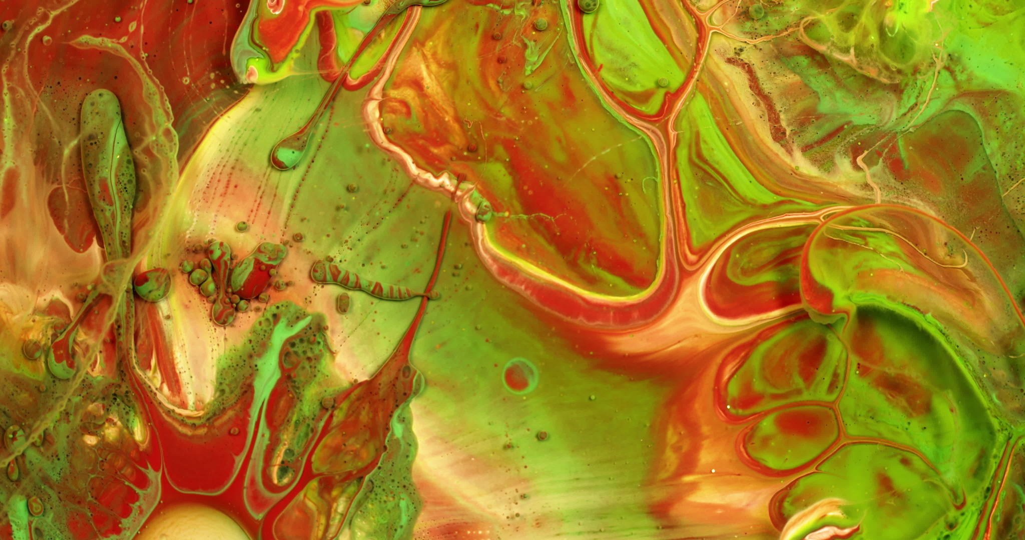 绿色和红色溢出液体颜色视频的预览图