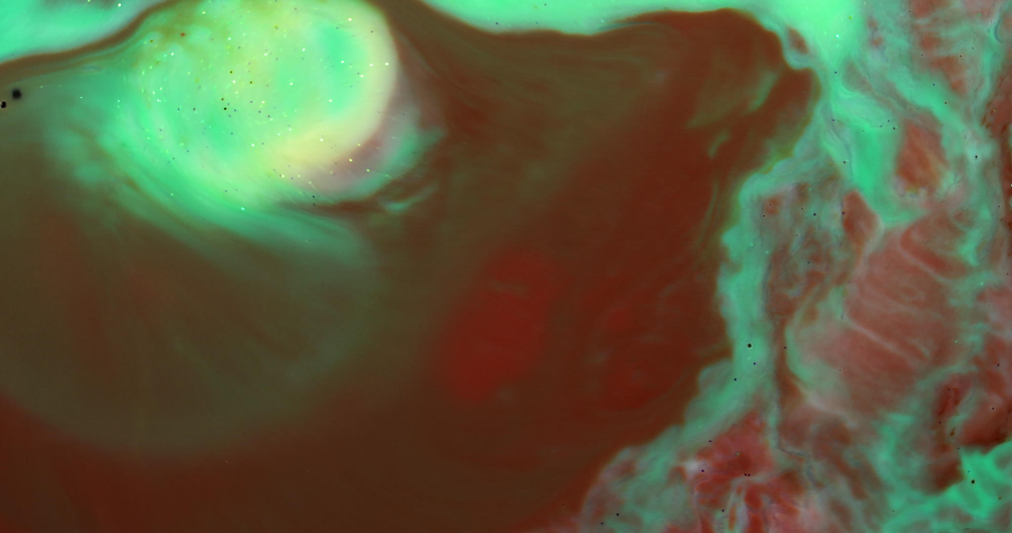 液体中颜色的有机爆炸视频的预览图