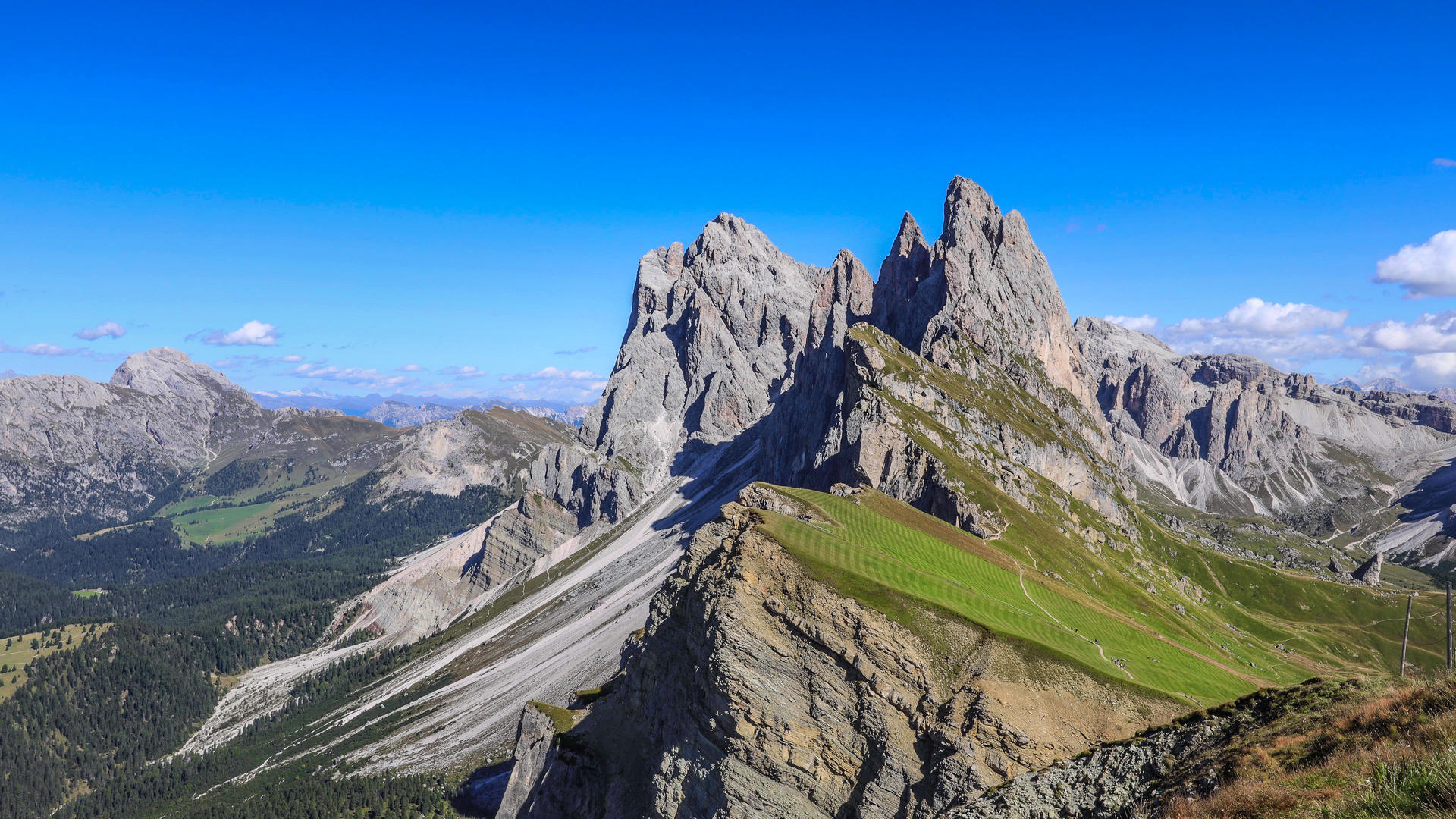 意大利多洛米蒂山区山脉刀锋山延时视频视频的预览图