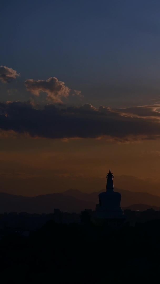 日落的北京白塔视频的预览图