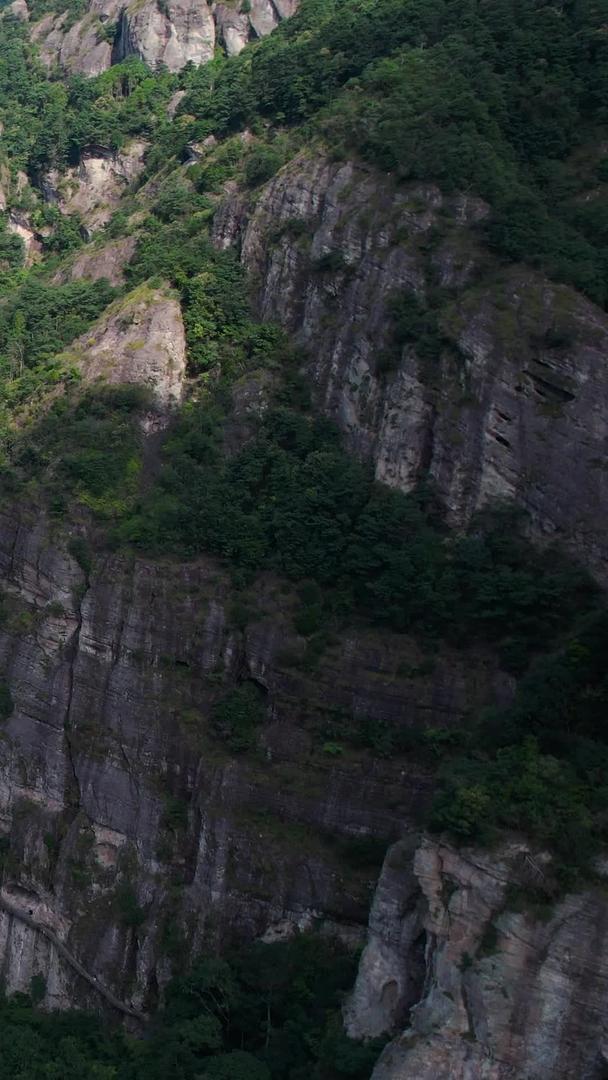 雁荡山灵岩景观区航拍5A景区卧龙谷视频视频的预览图