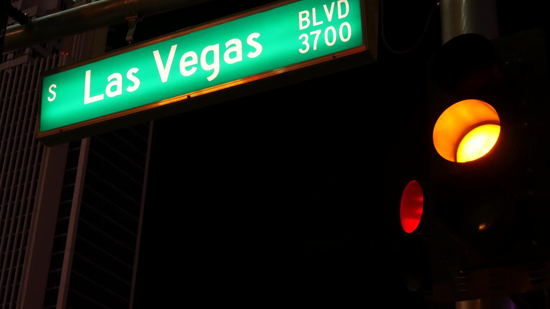 布洛斯在美国邪恶的城市大道上发光视频的预览图