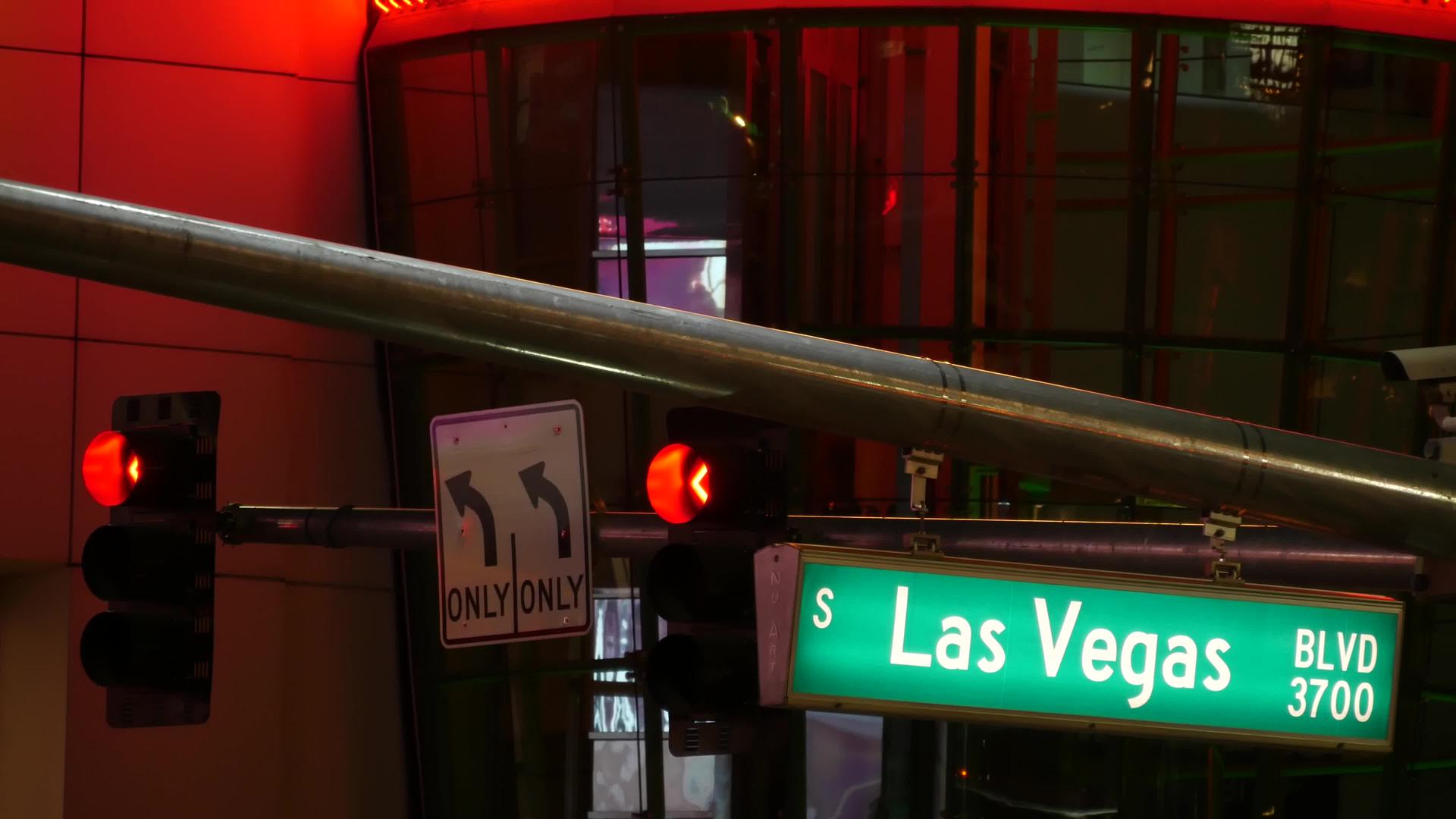 布洛斯在美国邪恶的城市大道上发光视频的预览图