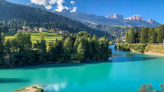 欧洲意大利阿尔卑斯山区高山湖泊实拍视频视频的预览图