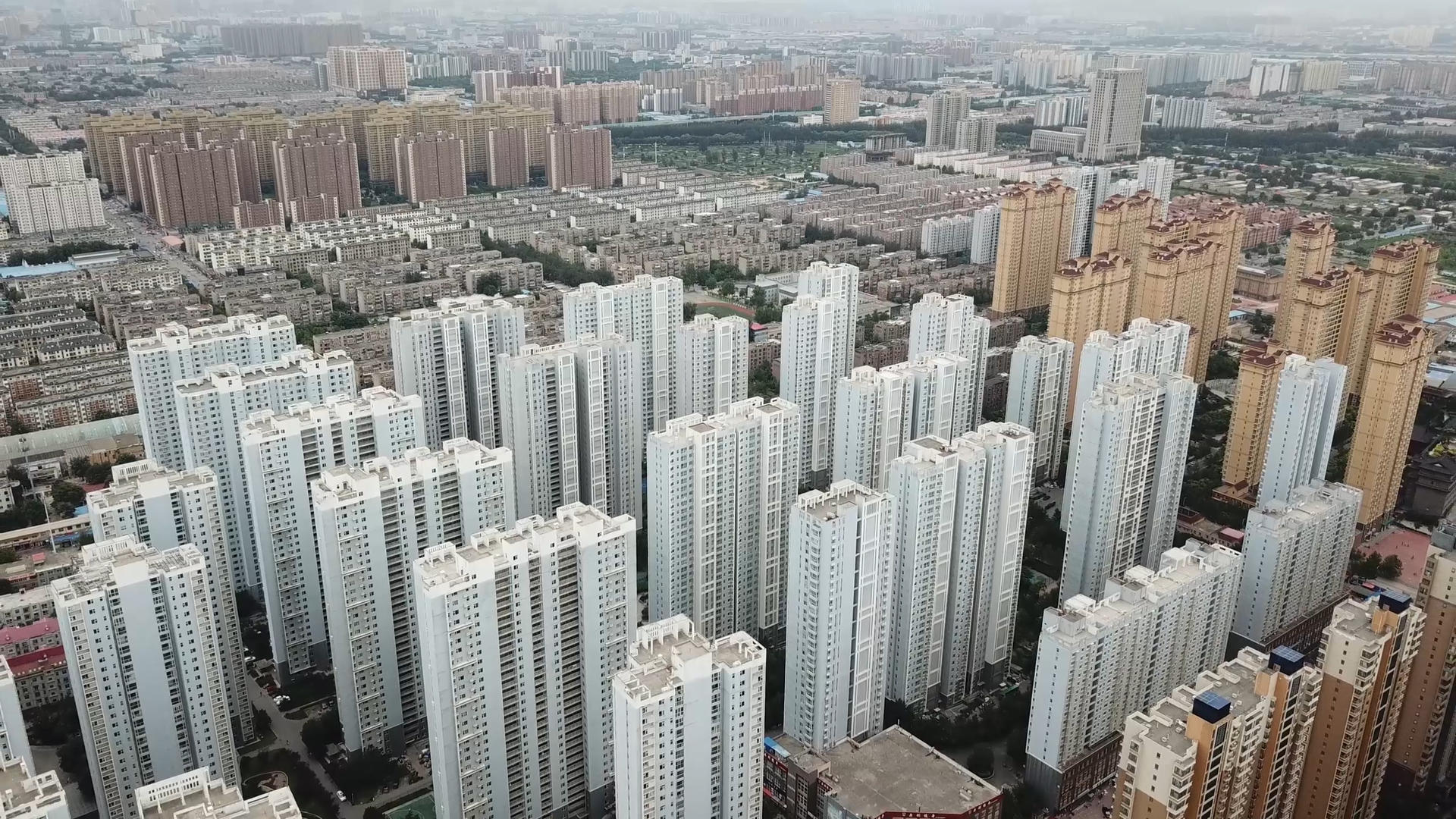 航拍城市高层小区居民住宅区视频的预览图