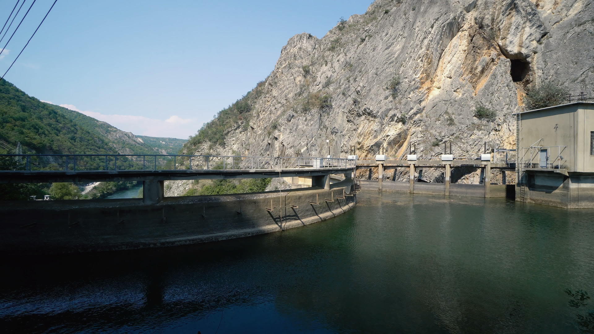 在马塞多尼亚斯科佩耶Matka峡谷大坝视频的预览图