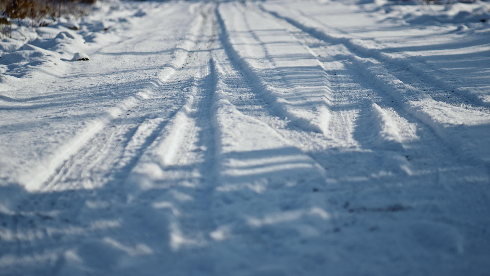 雪轮标志着晴朗的冬日视频的预览图
