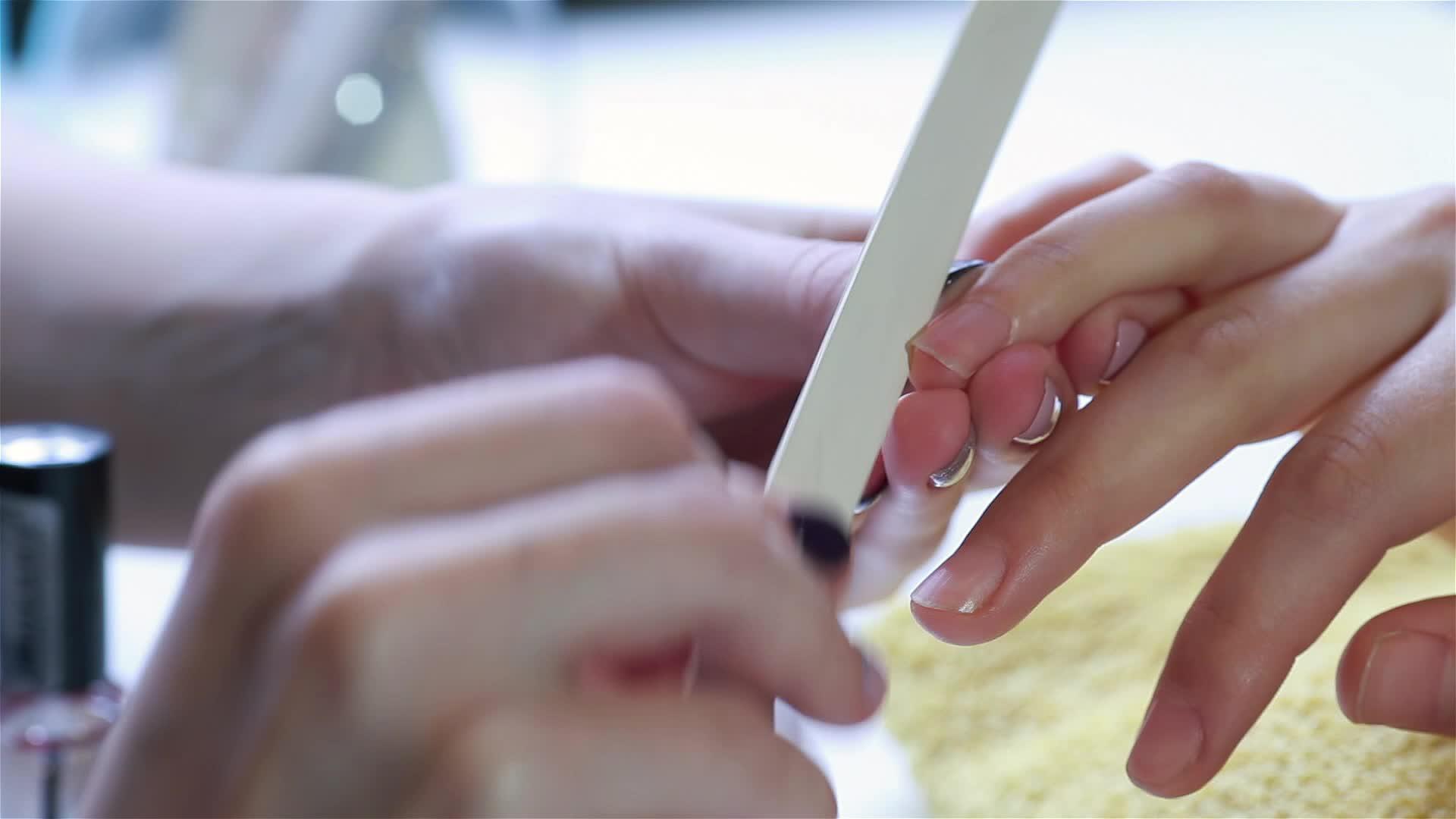 美容院磨指甲视频的预览图