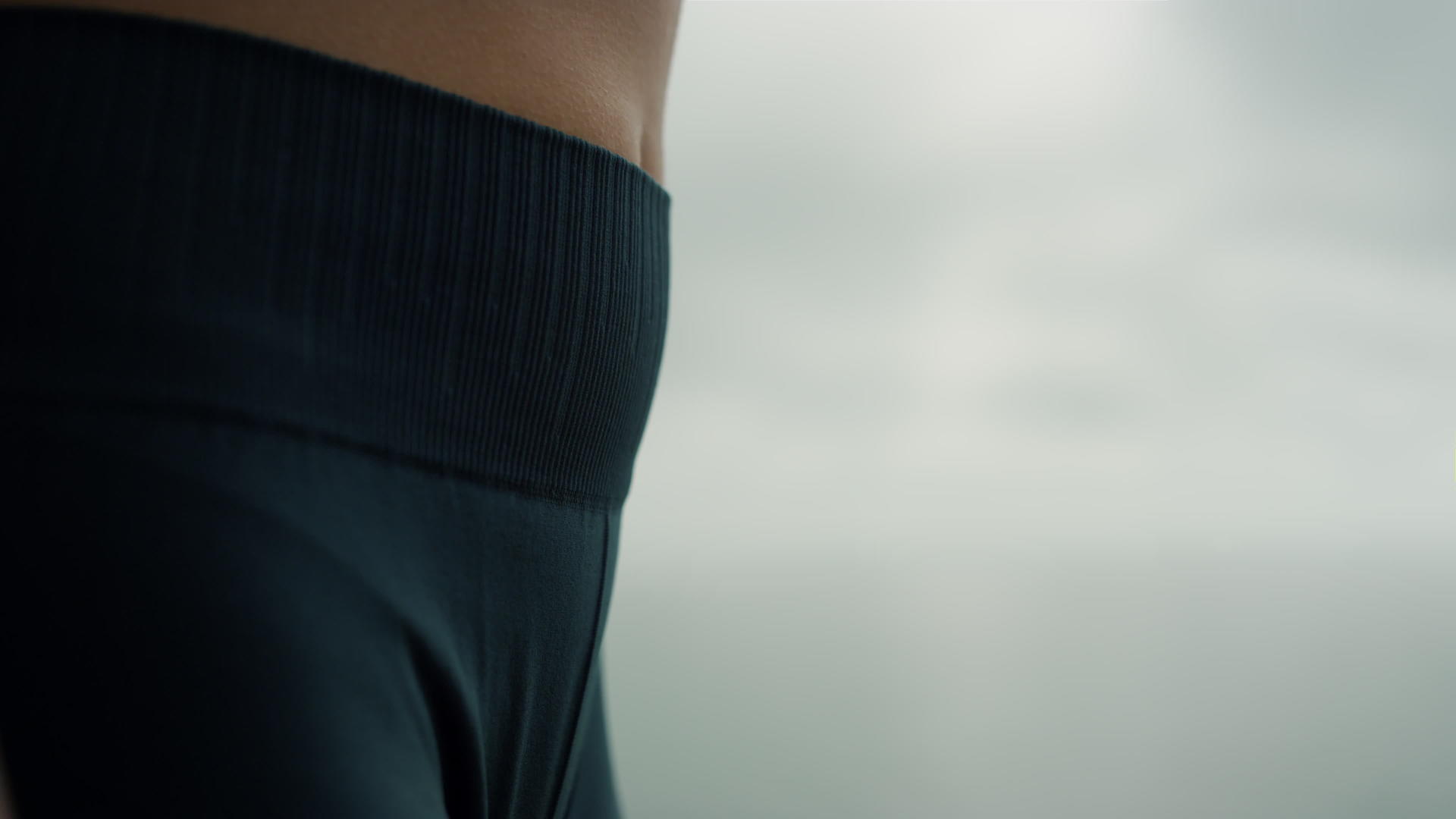 适合女性穿紧身裤在沙滩上穿紧身裤视频的预览图