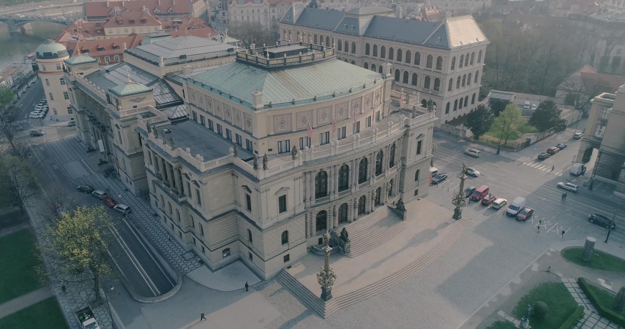 捷克爱乐乐团的空中全景拍摄K无人机视频的预览图