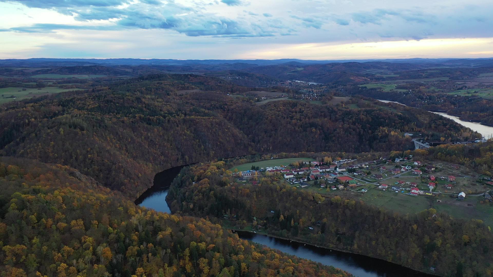 从Maj看看捷克共和国美丽的风景Krnany视频的预览图