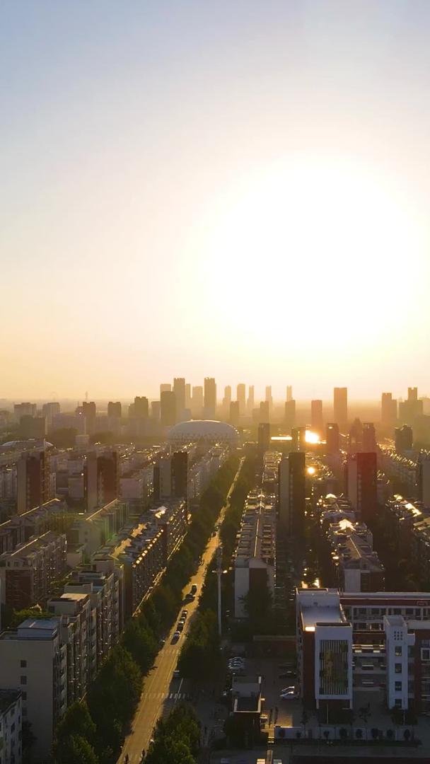航拍城市夕阳曙光视频的预览图