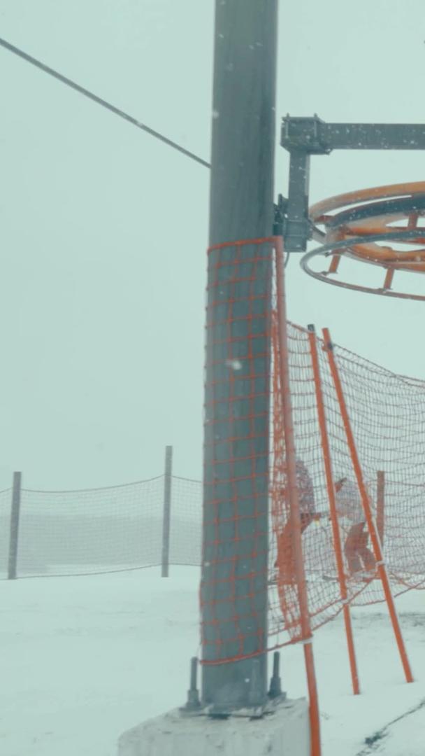 冬季运动滑雪运动场缆车视频的预览图